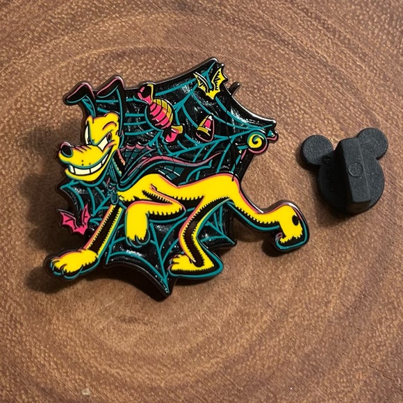Disney Parks Pin Pluto Happy Halloween 2023 Bad Pluto with Spider Web - Picture 3 of 4